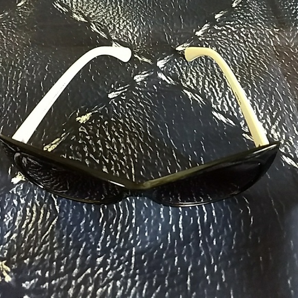 Mod sunglasses. 😎👌 - Picture 3 of 6